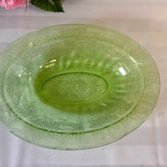 Green Depression Glass Oval Bowl Floral‎ Etched Vintage Swirl Scallop Rim - Picture 3 of 6